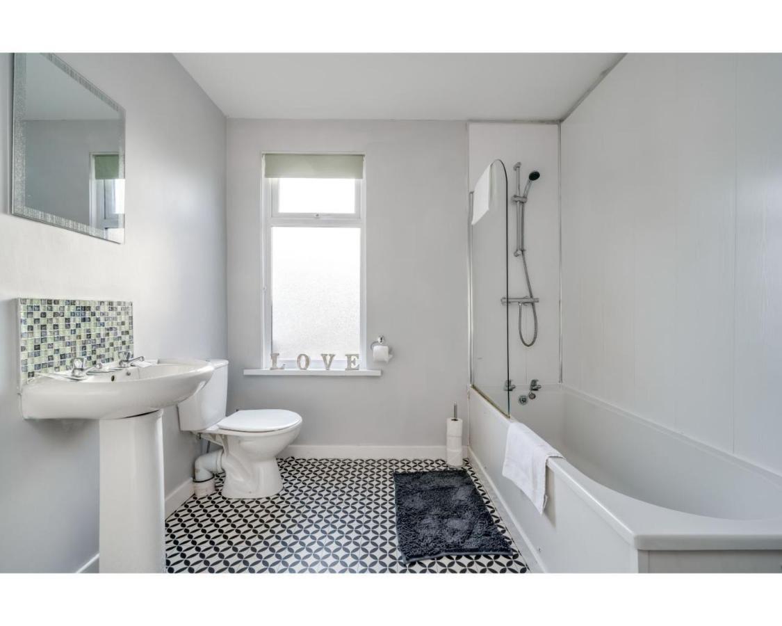 Central Belfast Apartments Ravenhill מראה חיצוני תמונה